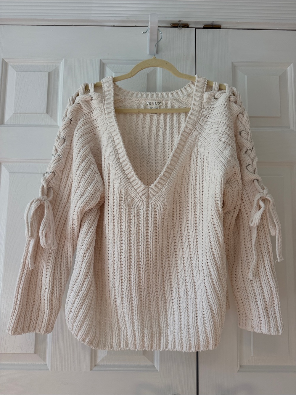 VENUS Cream V-Neck Cable Tie Sleeve Knit Sweater